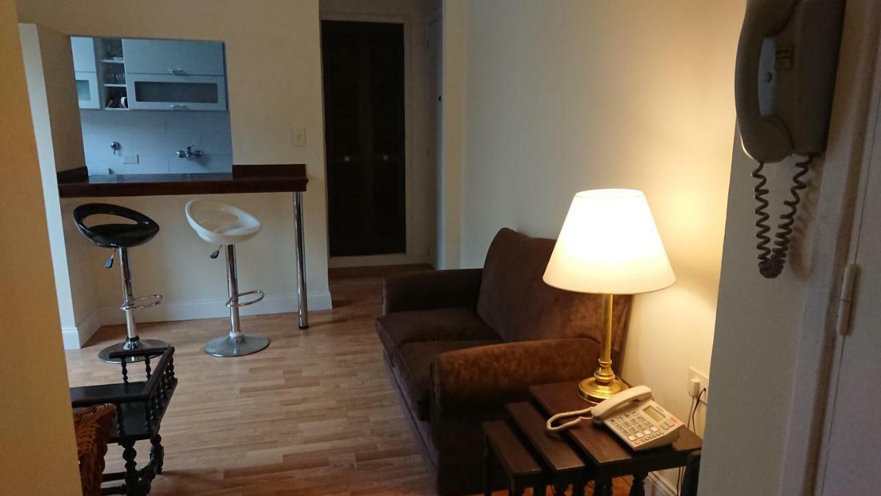 Excelente Departamento Con Balcon A La Calle Sobre Avenida Buenos Aires Exterior foto