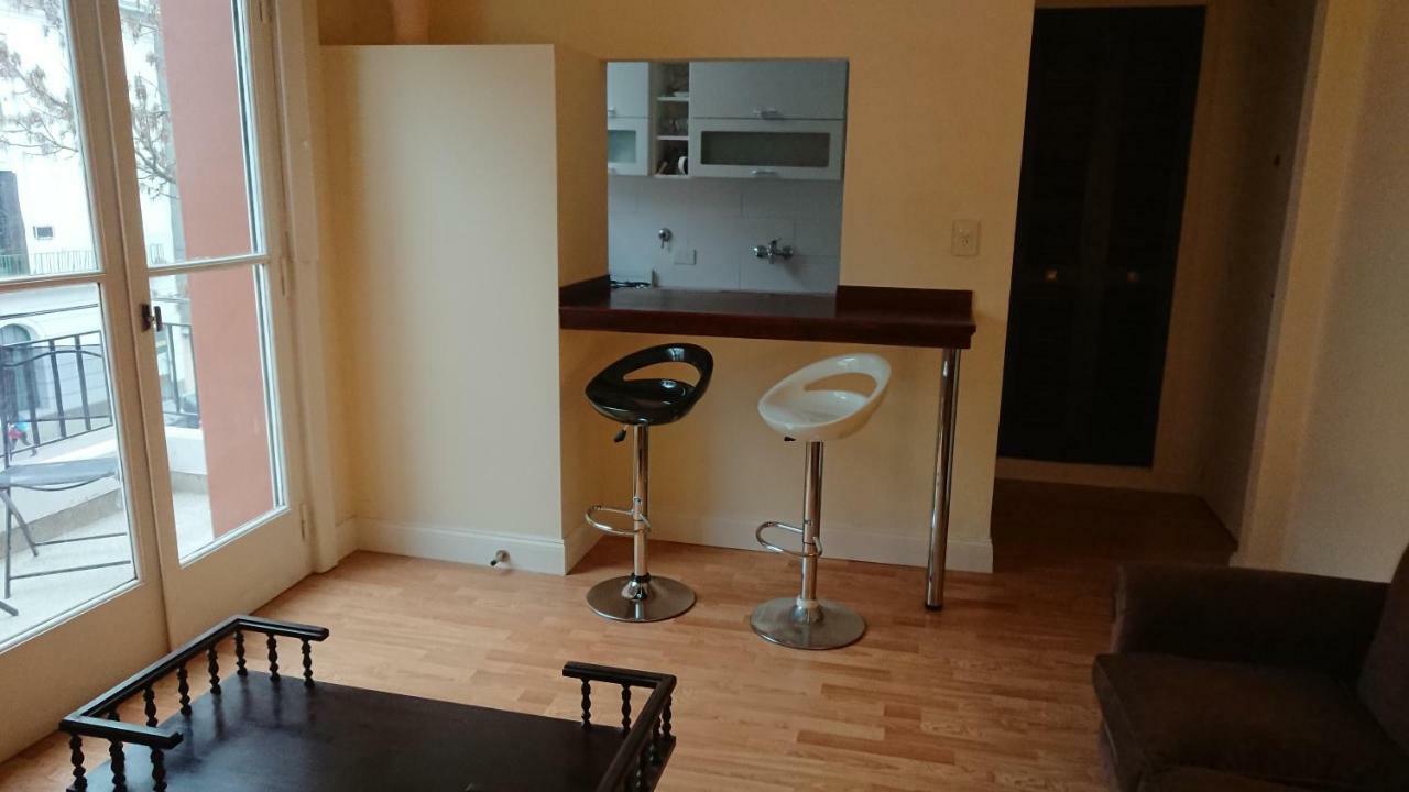 Excelente Departamento Con Balcon A La Calle Sobre Avenida Buenos Aires Exterior foto