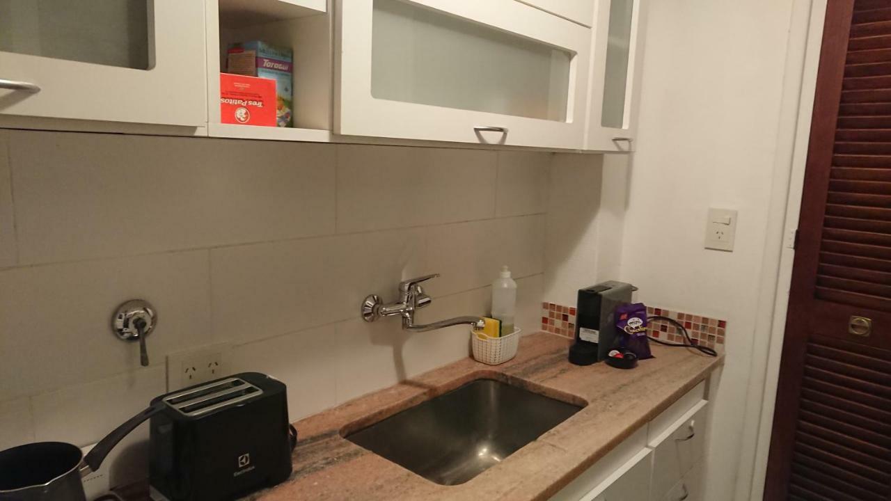 Excelente Departamento Con Balcon A La Calle Sobre Avenida Buenos Aires Exterior foto