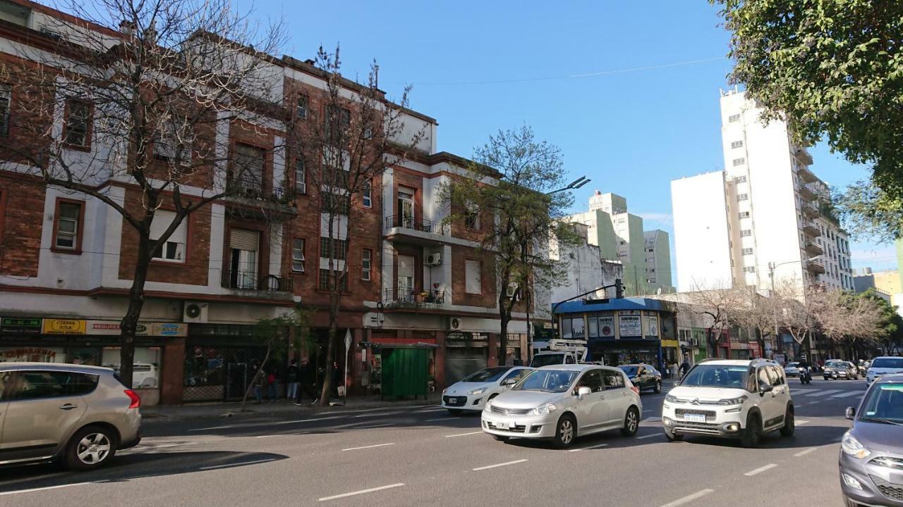 Excelente Departamento Con Balcon A La Calle Sobre Avenida Buenos Aires Exterior foto