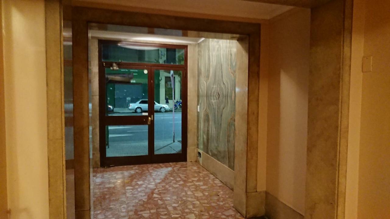 Excelente Departamento Con Balcon A La Calle Sobre Avenida Buenos Aires Exterior foto