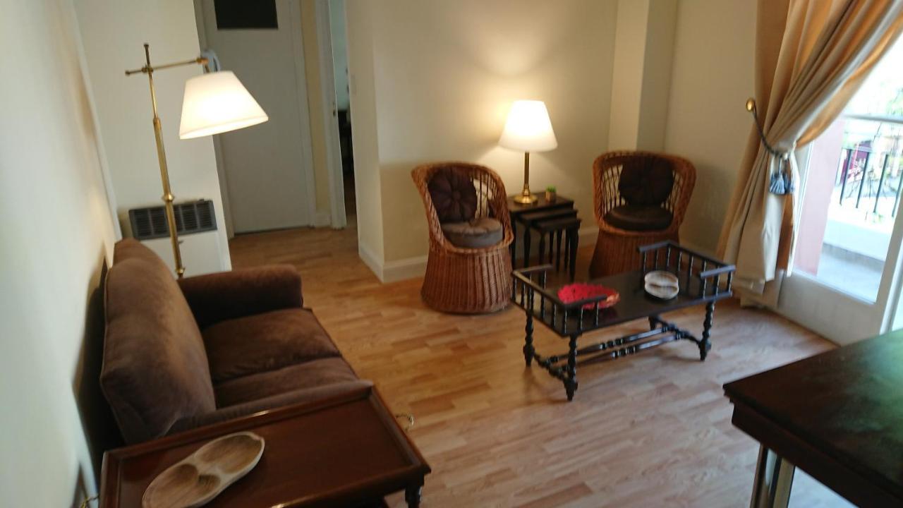 Excelente Departamento Con Balcon A La Calle Sobre Avenida Buenos Aires Exterior foto